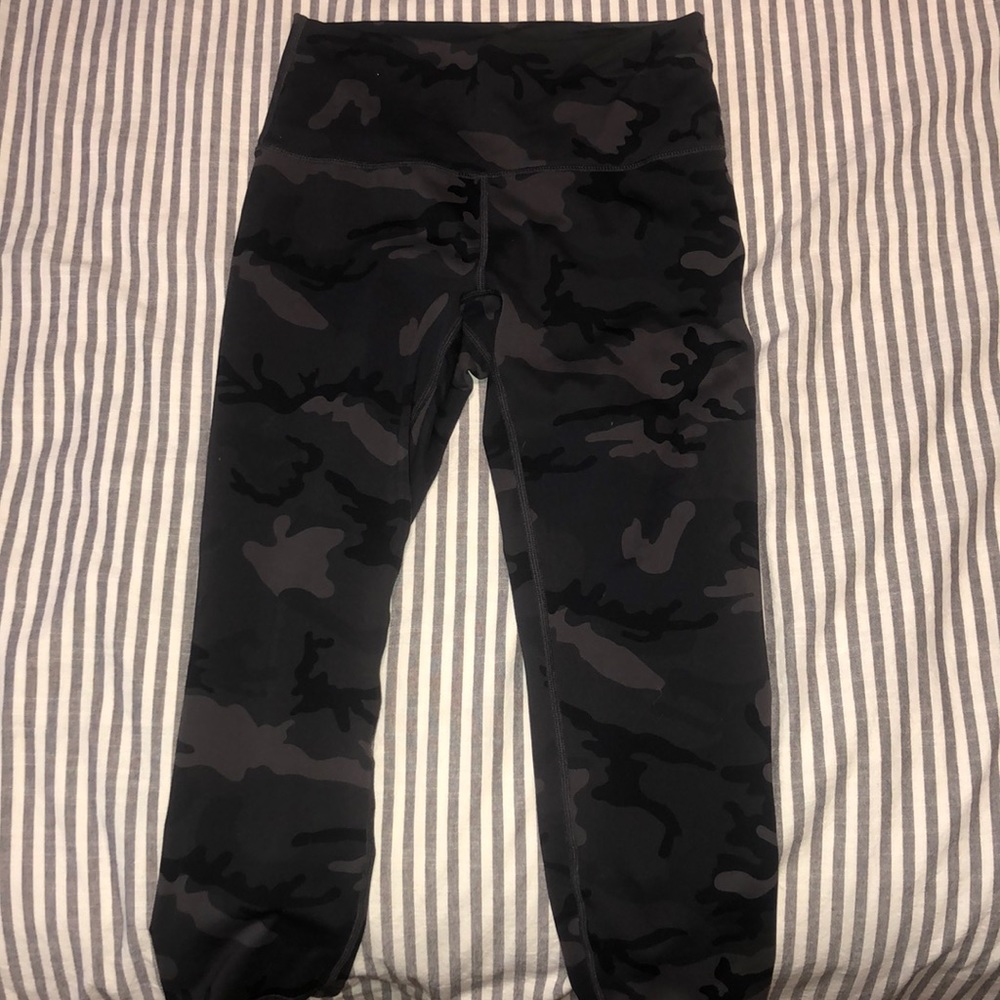 Camo Zyia Cropped Leggings